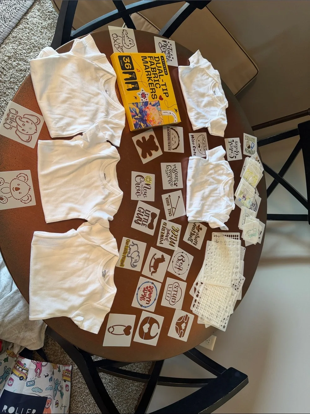 Onsie Decorating Set - Picture 1 of 7